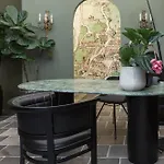 מלון Goldenstern Townhouse 4*