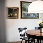 Goldenstern Townhouse 4*