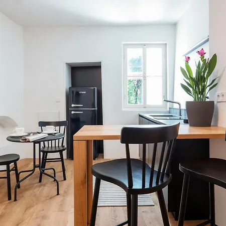 Goldenstern Townhouse 4*