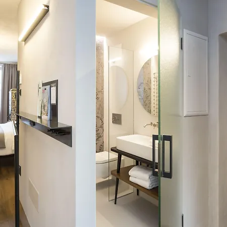 Goldenstern Townhouse 4*