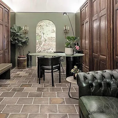 Goldenstern Townhouse 4*
