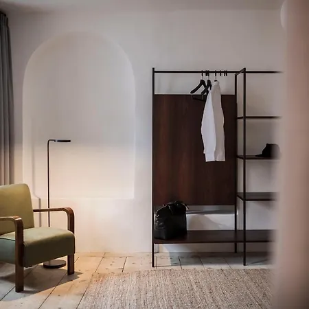Goldenstern Townhouse 4*