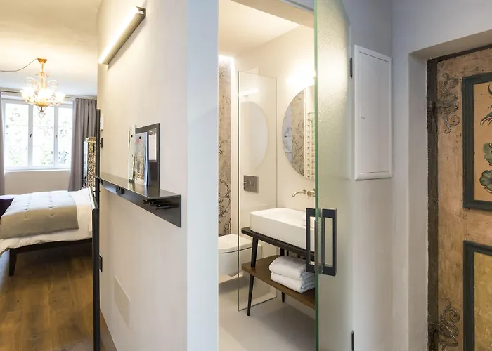 Goldenstern Townhouse 4*